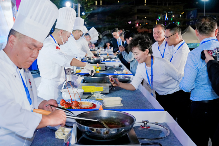 六大“世界美食之都”名厨顺德斗艺!“厨出凤城”品牌筑牢技能人才培育根基_fororder_d662da4c807f4014970ca53944c52c49