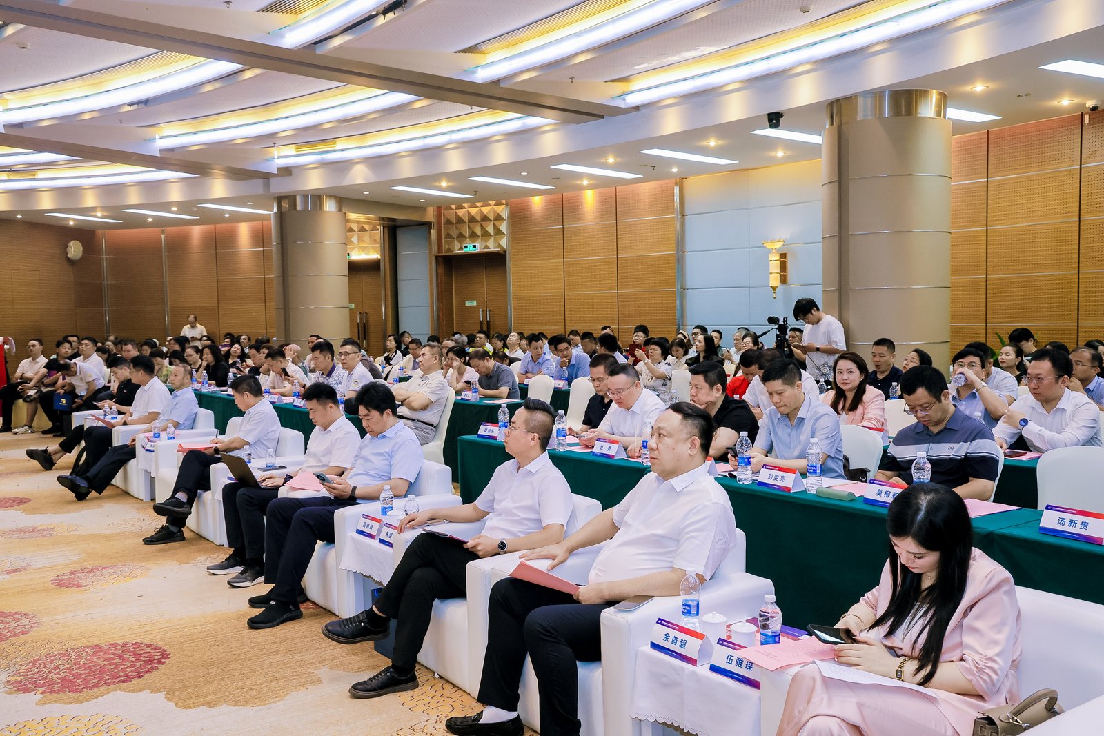 鹏城论道低空 湘粤共启新篇——2025湖南低空博览会专题推介会走进深圳_fororder_27F21650-18E9-4FDD-9482-8A1AA19169E0