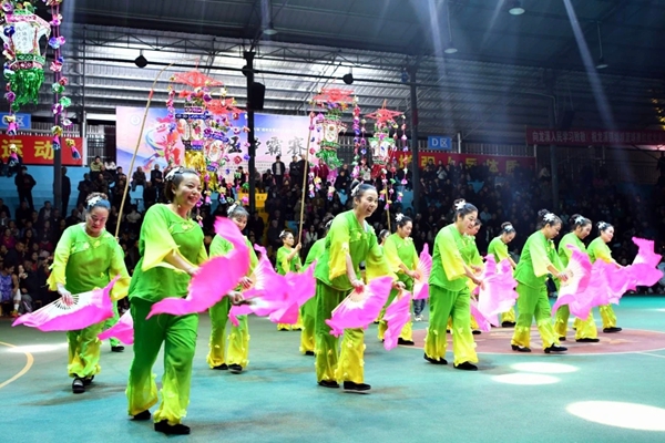 贵州余庆:“坝坝篮球+地摊火锅”探索文体旅融合新路径_fororder_微信图片_20251103171200_16_418