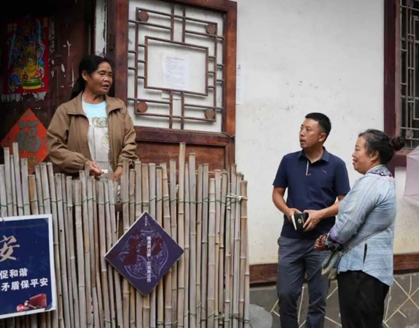 贵州六枝特区牛角村多位一体绘就民族团结“同心圆”_fororder_5_副本