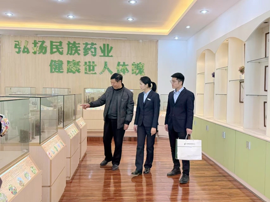 从田间到仓库 贵州邮储银行助力金融“跑”在农时前头_fororder_邮储2