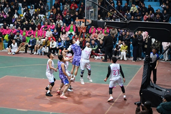 贵州余庆:“坝坝篮球+地摊火锅”探索文体旅融合新路径_fororder_微信图片_20251103171204_20_418