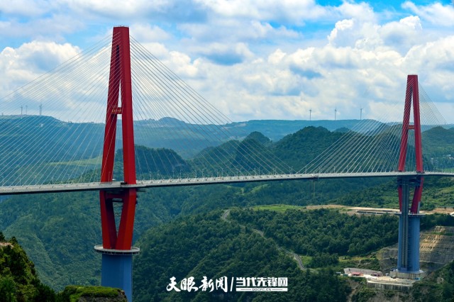 龙里河大桥——世界首座高山峡谷景观桥
