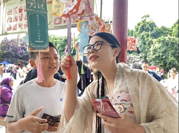 六盘水市钟山区:“青春动能+银发智慧”社区治理双轮驱动