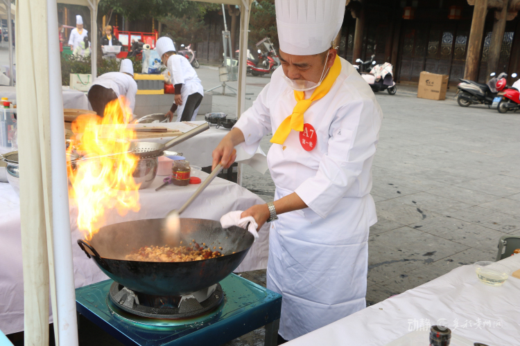 “黔味匠心,传承非遗”2025黔南州餐饮行业烹饪技能大赛在荔波成功举办