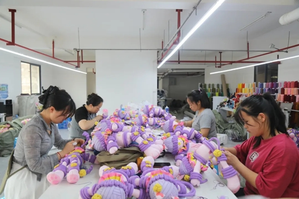 凯里“绣娘”的幸福密码:守着家、绣着花,钱包鼓鼓乐开花!_fororder_4