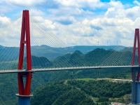龙里河大桥——世界首座高山峡谷景观桥
