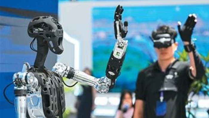 中国工业机器人上演“升职记”（国际论道）