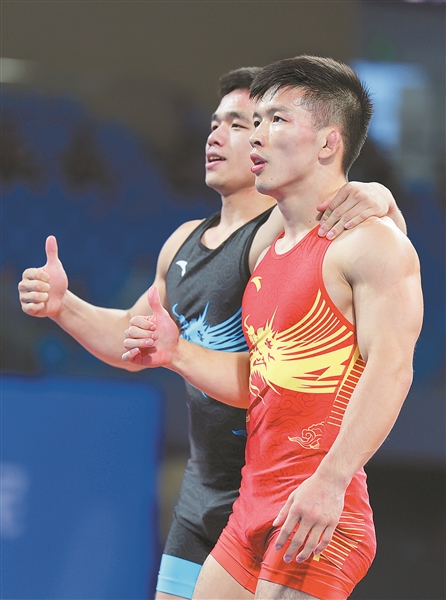 一日两金!广西摔跤队扬威全运会_fororder_9015071_gxts1_1762870892715_b (1)