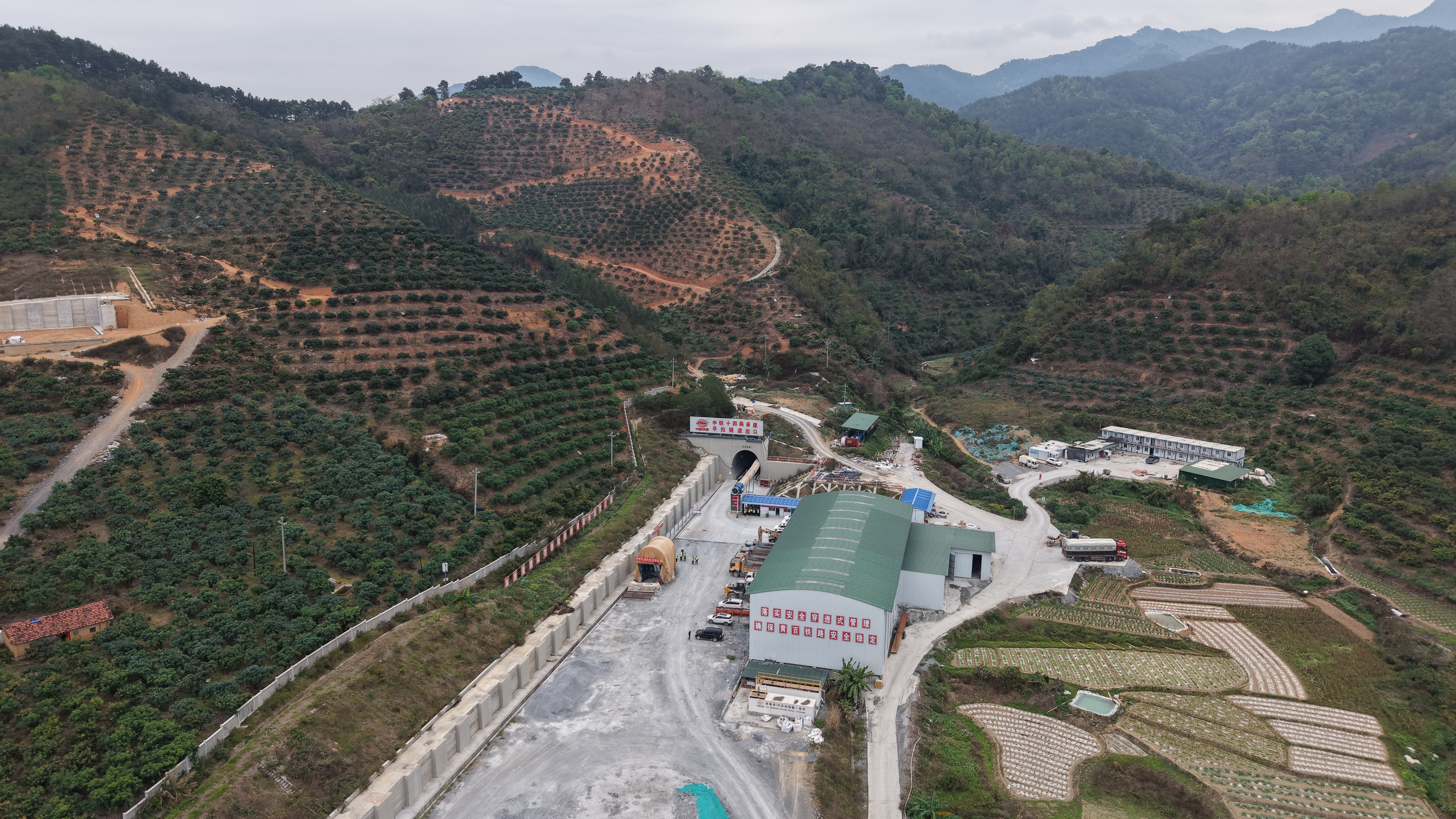 广西在建铁路项目全部复工_fororder_4