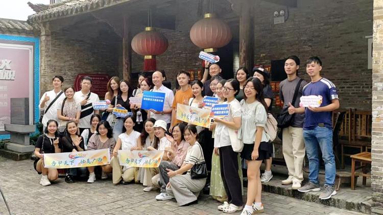 “同行志远 友谊欢歌”中越友好文艺交流活动在南宁举行_fororder_4