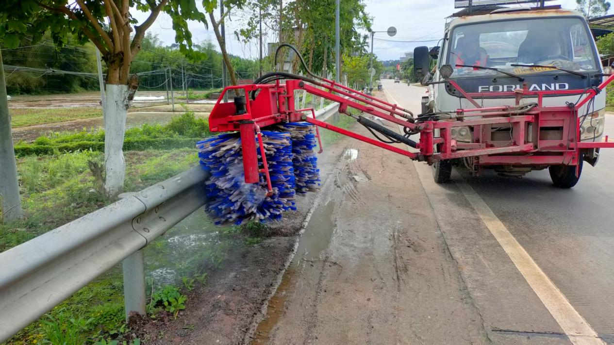 广西平南:养护机械“小技改” 激发公路养护“大效能”_fororder_1