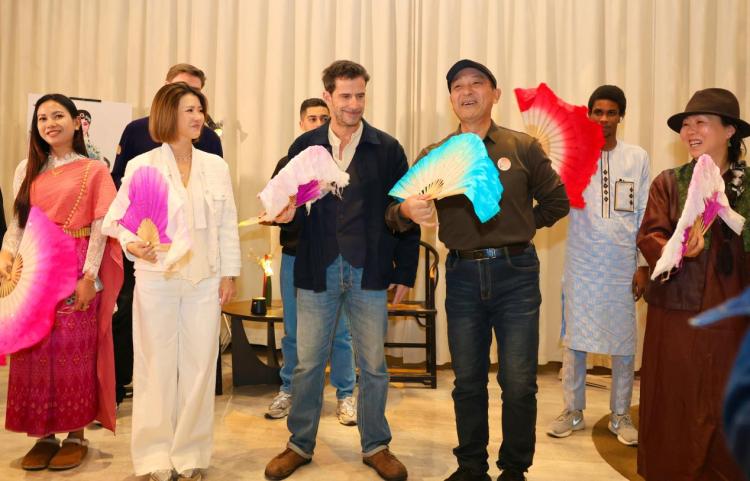 中西戏剧对话暨“俏见桂韵·桂剧文化展”启幕_fororder_2