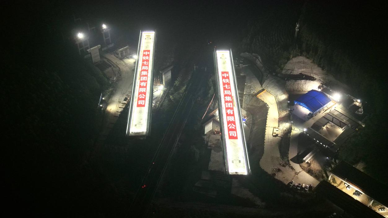 永柳高速跨衡柳铁路双转体现浇T构梁成功转体_fororder_2