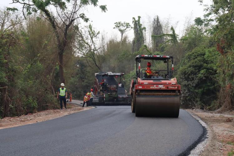 广西桂平:公路养护铺就民生“舒心路”_fororder_3
