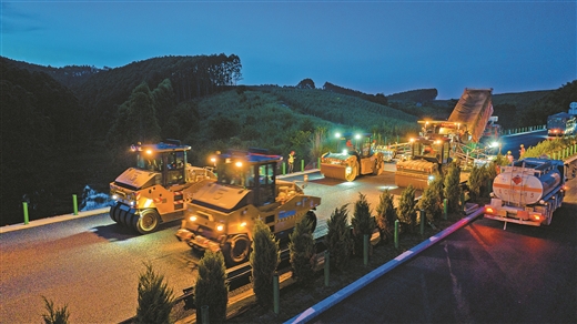 “巨龙”出山 雄姿渐显_fororder_8985738_cenhr_1761637259051_b