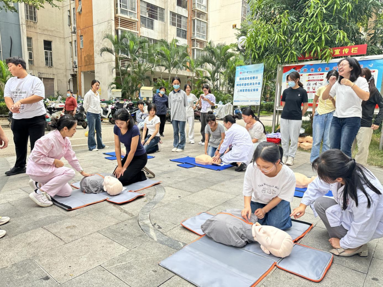 广西妇幼保健院走进南宁蟠龙社区开展志愿服务活动_fororder_图片3