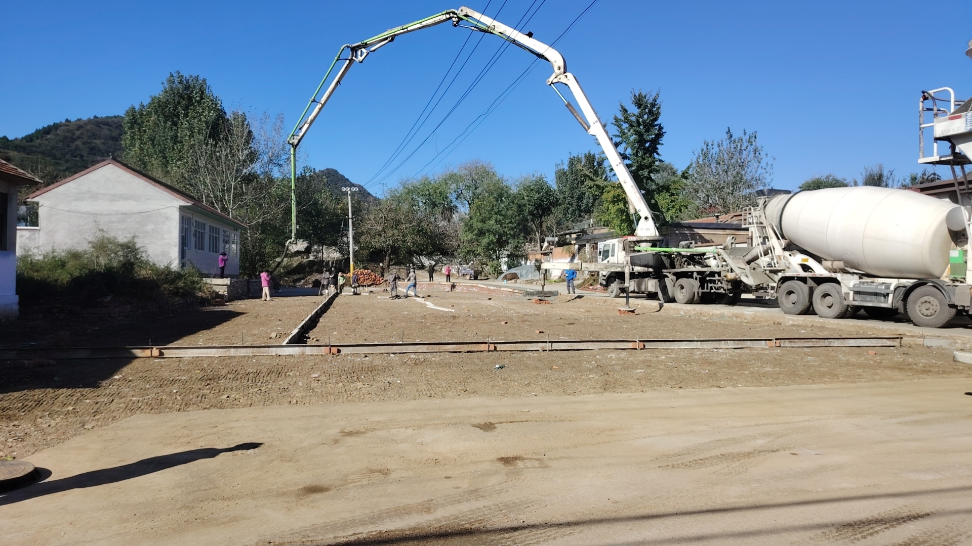 遵化市东旧寨镇:党建引领强根基 乡村振兴谱新篇_fororder_东旧寨镇祝店子村村民广场改造提升现场 东旧寨镇供图