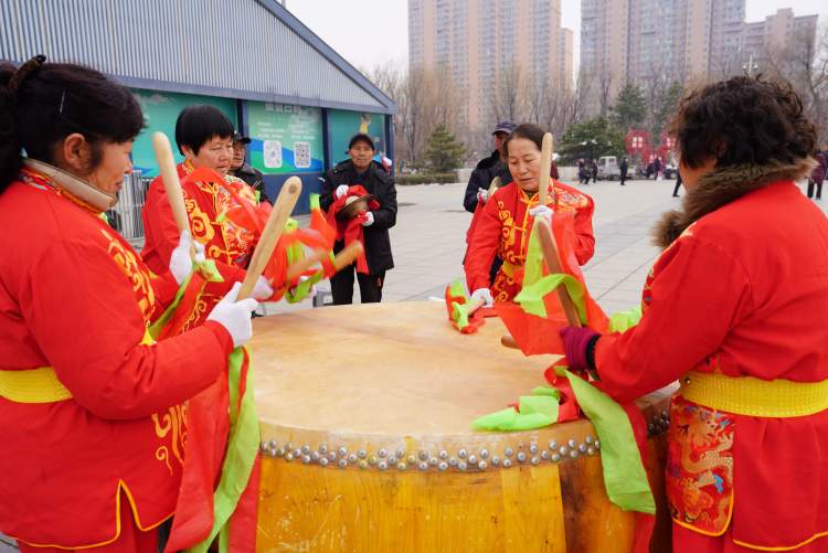 图片默认标题_fororder_民间大鼓表演。摄影 王磊