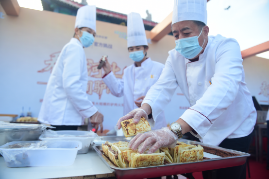 300人同吃河间驴肉火烧 促文旅繁荣_fororder_300人同吃河间驴肉火烧 促文旅繁荣72