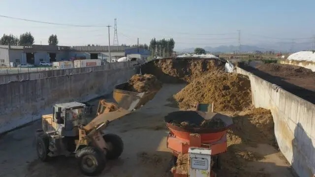 遵化:循环农业绘就生态富民新图景_fororder_企业对采收下来的秸秆进行进一步处理。遵化市融媒体中心供图