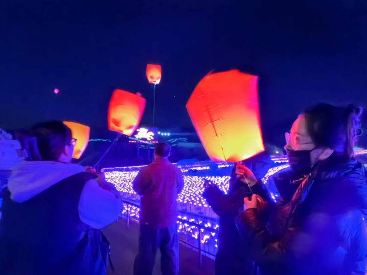 图片默认标题_fororder_孔明灯放飞。孙占军摄