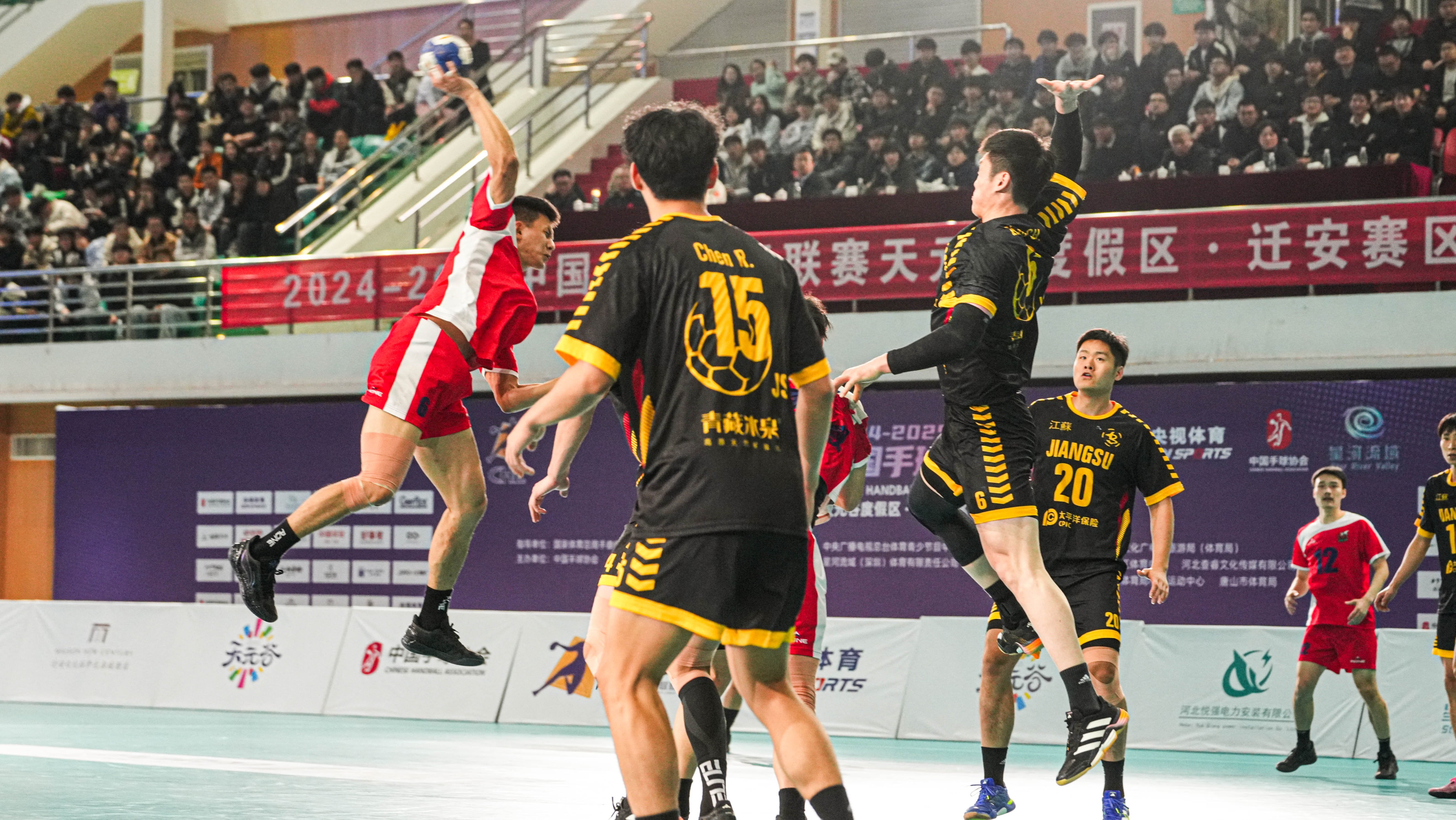 河北迁安:2025年19项唐山市民生工程任务提前完工_fororder_图为中国手球超级联赛迁安赛区比赛现场。迁安市发改局供图