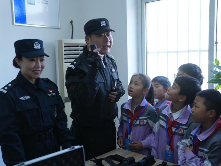 沧州市新华区:警营日常“零距离”提升青少年法治素养_fororder_image005