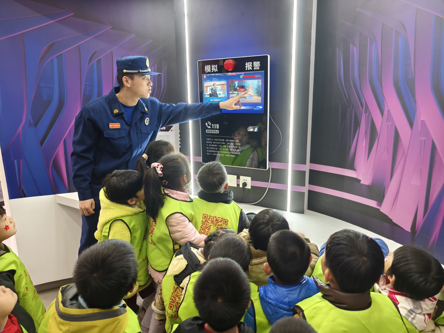 图片默认标题_fororder_模拟火警报警现场 摄影 张芳