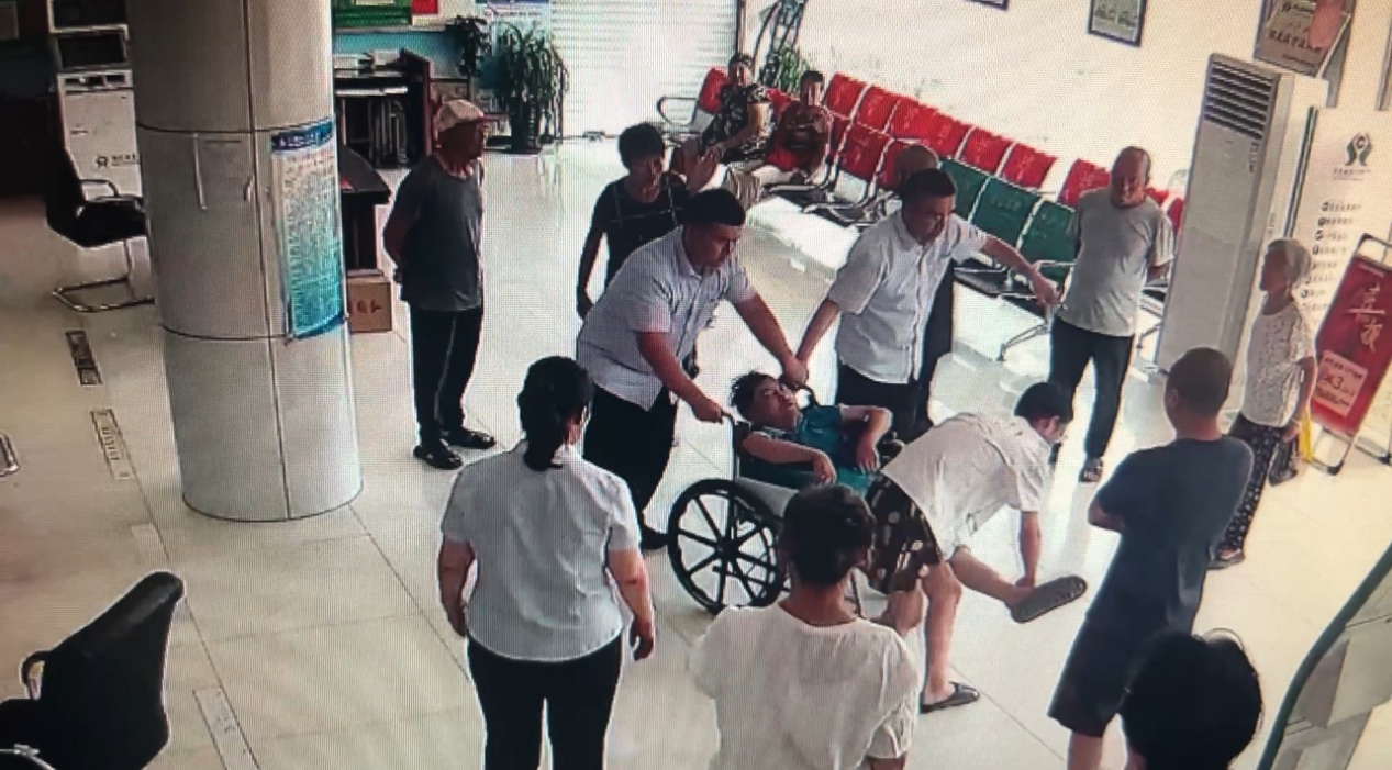 河北肃宁联社上演“生死时速” 紧急救援诠释金融温情_fororder_图片7