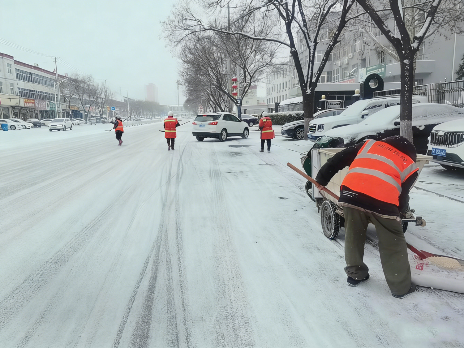 图片默认标题_fororder_清除路面积雪 摄影 康胜
