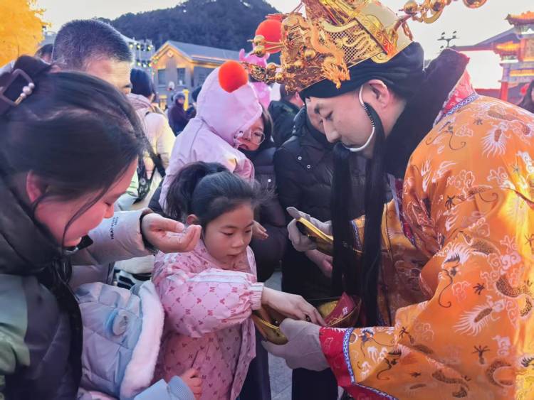 图片默认标题_fororder_市井NPC趣味互动。孙占军摄