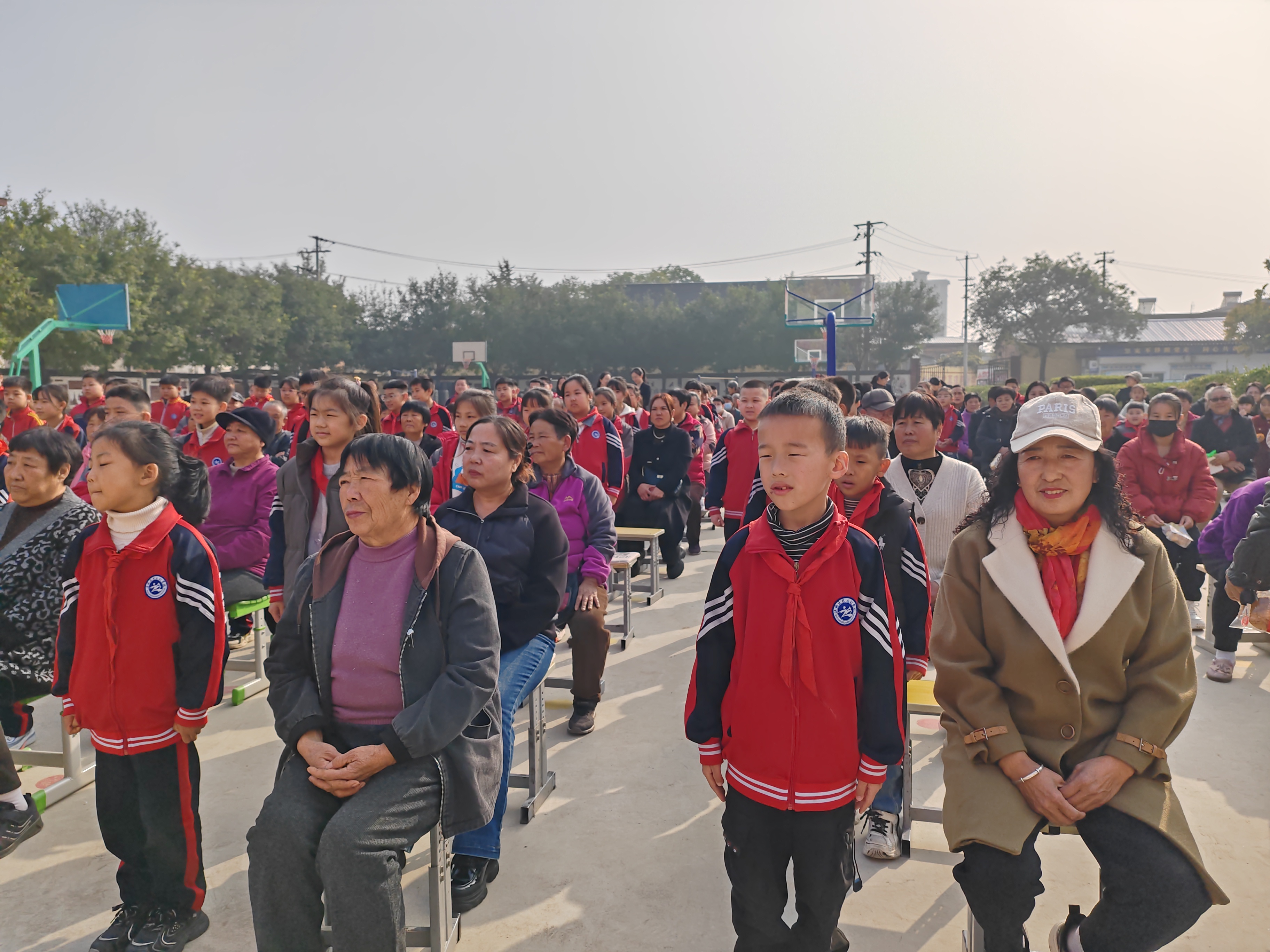 保定市满城区:金秋暖重阳 童心传孝意