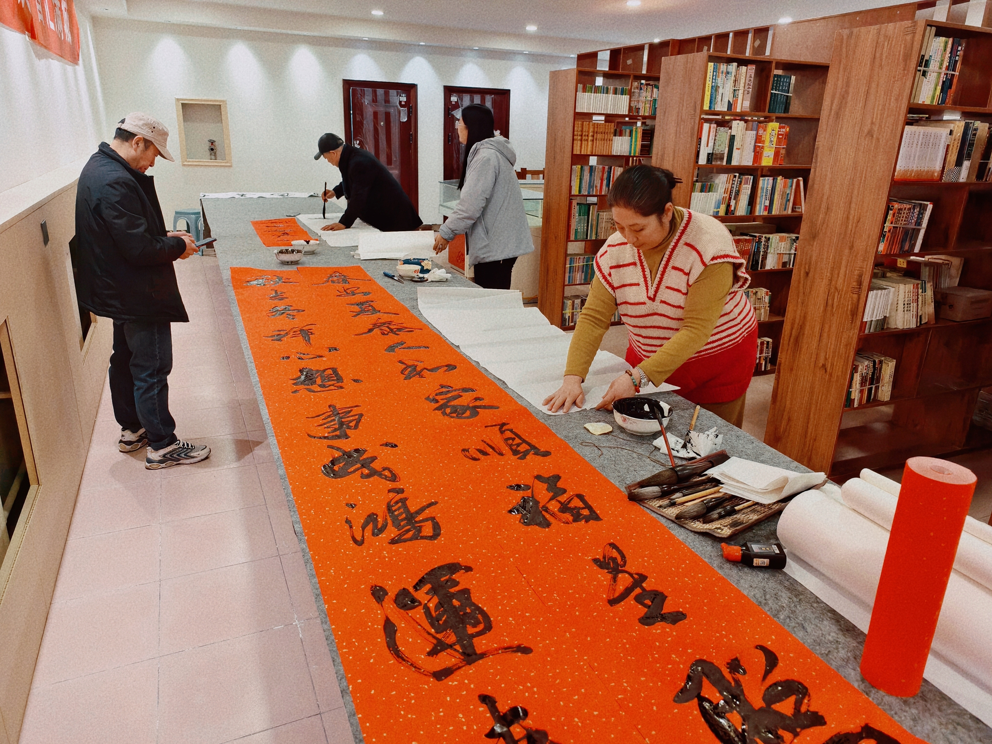 图片默认标题_fororder_现场书写春联 摄影 黄桥