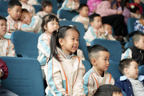 河北高阳:儿童剧进校园 照亮童年时光_fororder_河北高阳:儿童剧进校园 照亮童年时光300