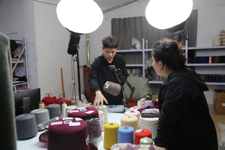 河北蠡县:电商助力毛线产业“线上开花” 发货量日均超20万件_fororder_0003.JPG