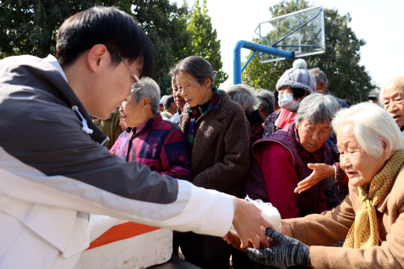 河北献县:义诊暖人心 菜香情更浓_fororder_河北献县:义诊暖人心 菜香情更浓754
