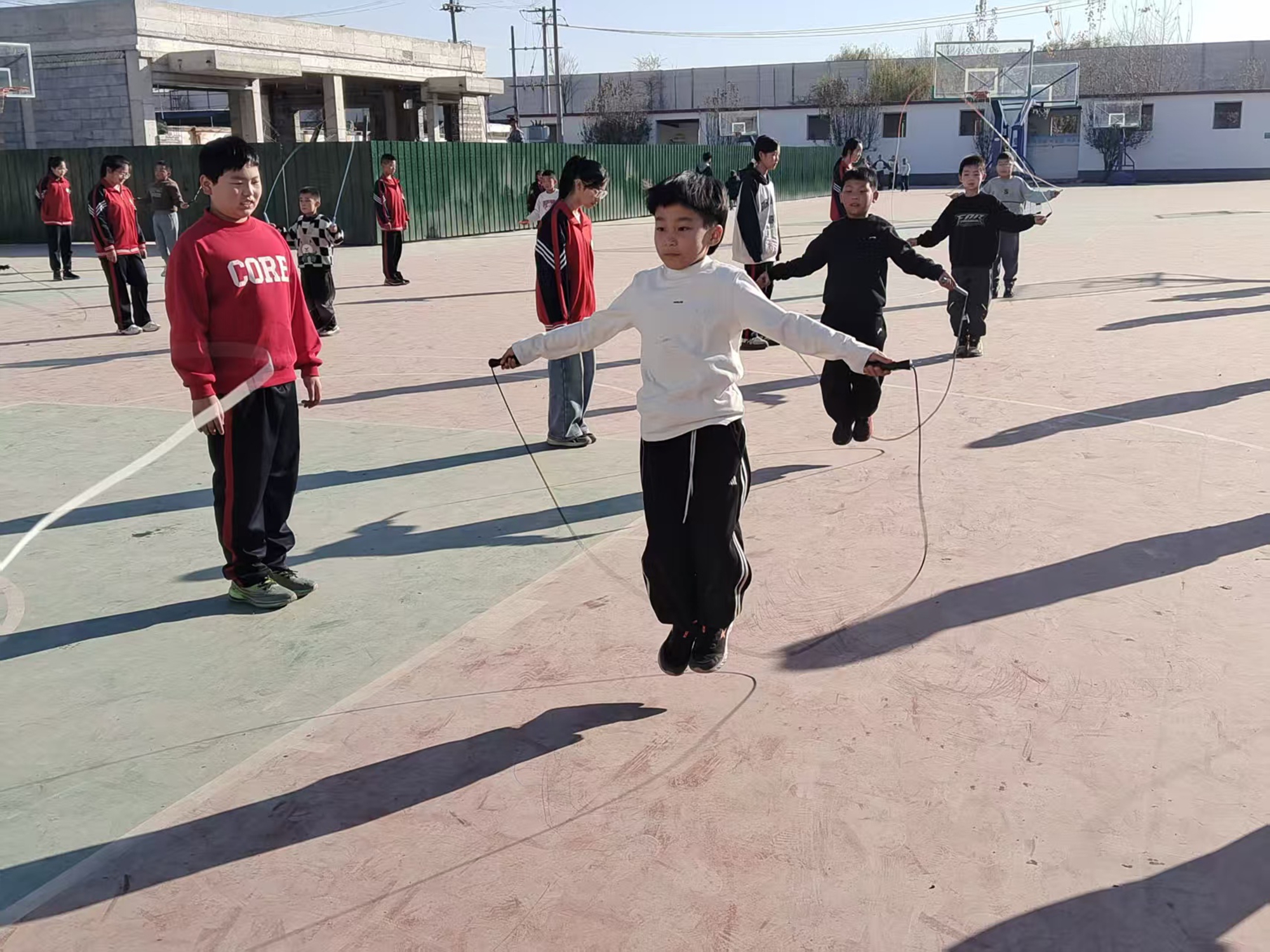 图片默认标题_fororder_满城区方顺桥镇陉阳驿村中心小学举行“跃动校园 绳韵飞扬”跳绳比赛 摄影 赵淑红