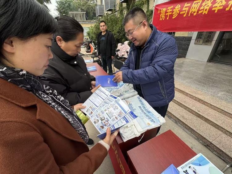石家庄市委网信办开展“清朗·燕赵净网2025”网络生态治理专项行动主题宣传进农村活动_fororder_9e578baccfb6b59fcfa7b922a00a170d