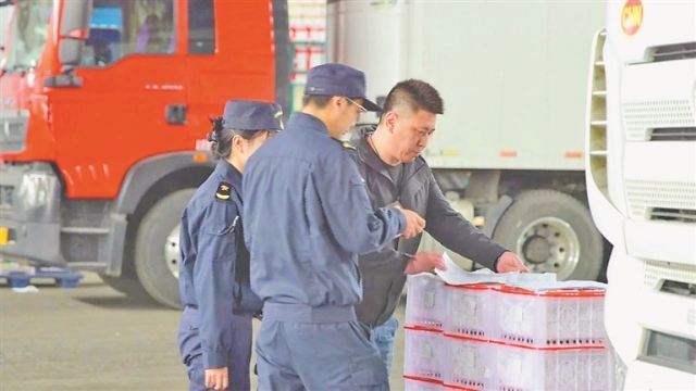 绥芬河公路口岸上半年进出口货运量再创新高 绥芬河公路口岸上半年进出口货运量再创新高