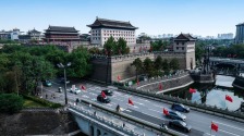 双节将至 古城西安节日氛围浓厚