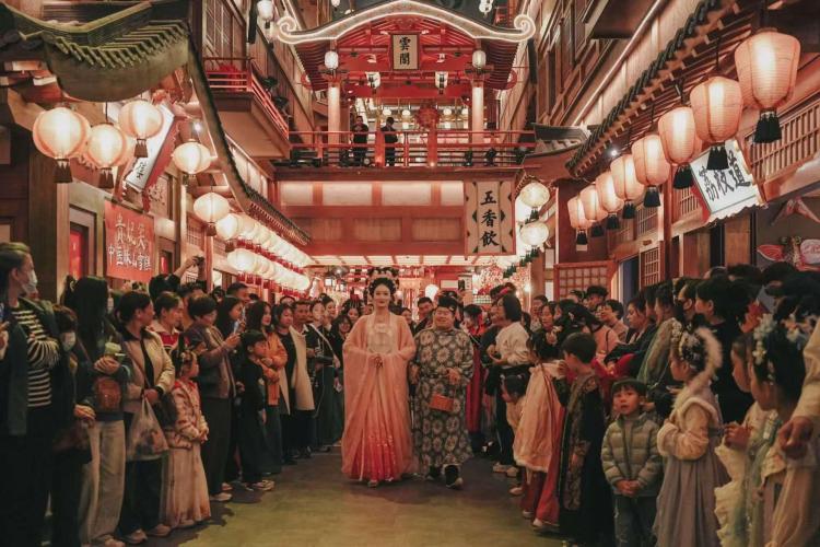 沉浸式体验再升级 长安十二时辰主题街区焕新迎客