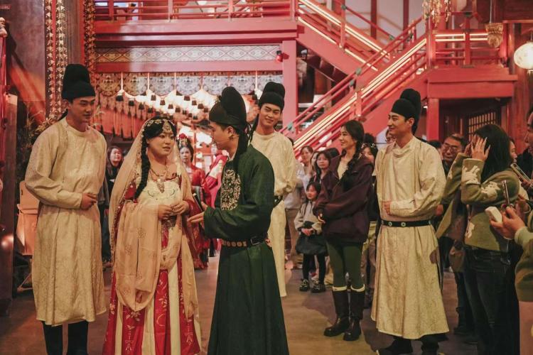 沉浸式体验再升级 长安十二时辰主题街区焕新迎客