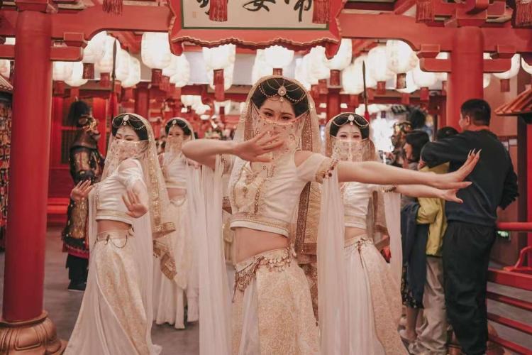 沉浸式体验再升级 长安十二时辰主题街区焕新迎客