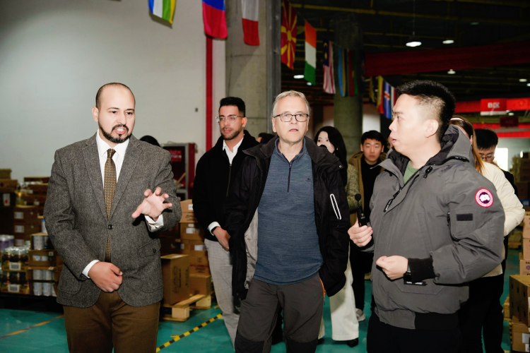 邂逅“空中丝路新起点” 外籍专家看到西安开放新图景_fororder_图片4