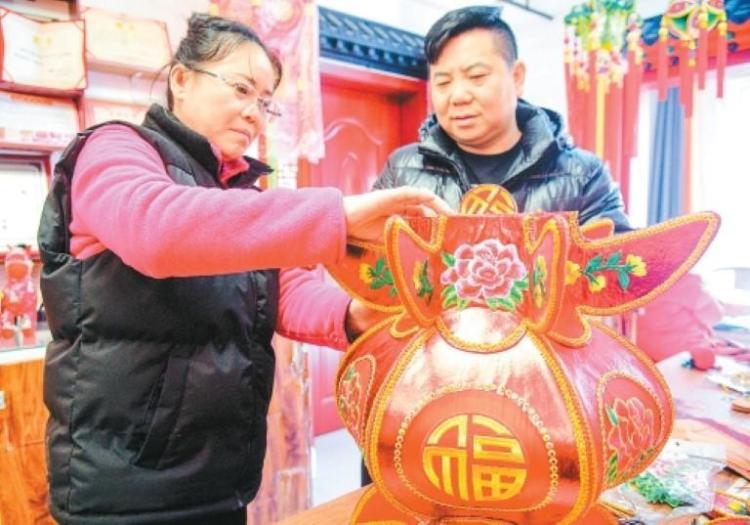 是手艺人也是“守艺人” 旧时宫廷绣灯 点亮寻常巷陌_fororder_微信图片_20260109093536_969_356