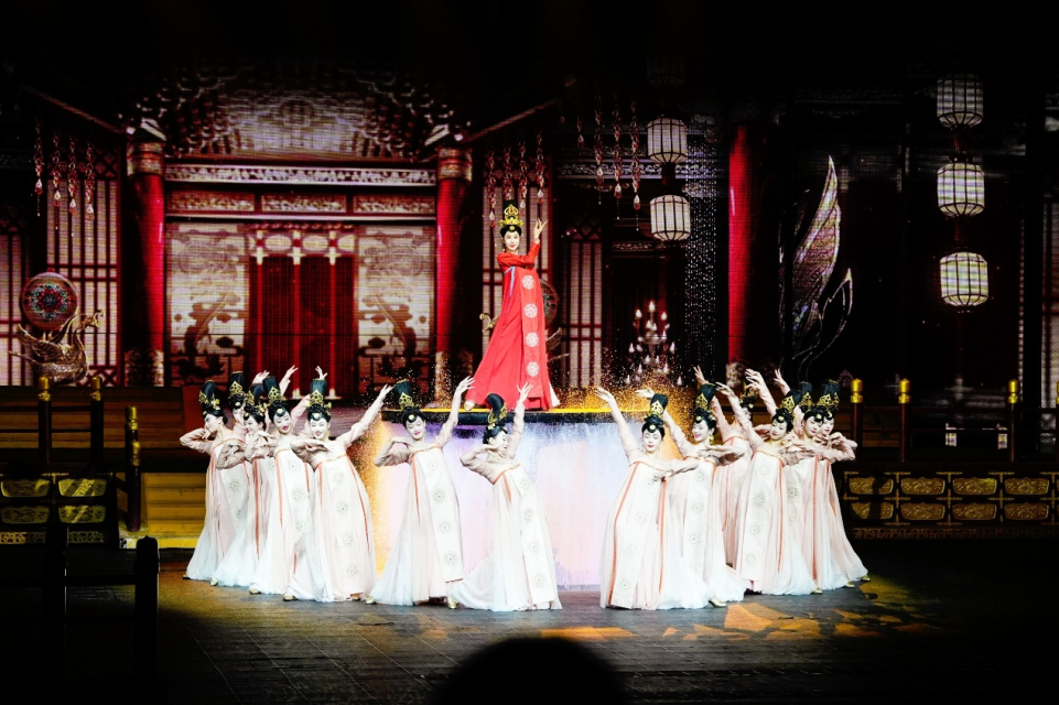 外籍专家打卡《西安千古情》 探秘如何用光影重现千年文明?_fororder_图片34