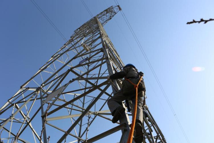 陕西渭南:加装防坠轨道 筑牢安全防线_fororder_image