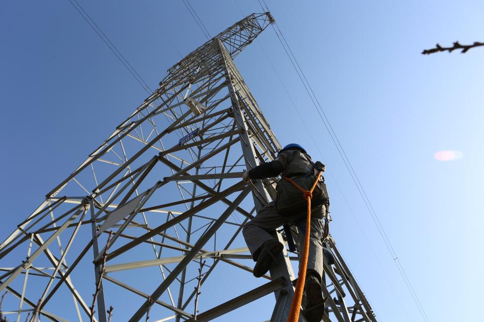 陕西渭南:加装防坠轨道 筑牢安全防线_fororder_image