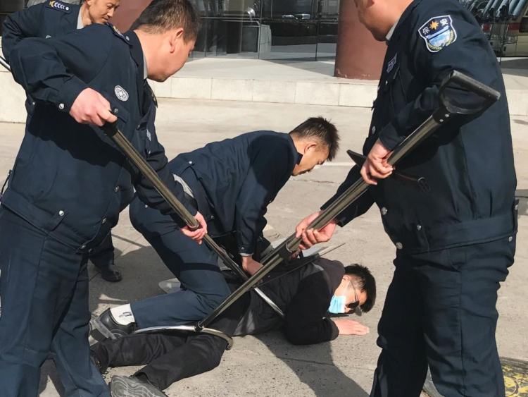 海航航空集团旗下长安航空联合陕西机场公安开展外部人员冲闯基地园区应急演练_fororder_图片14